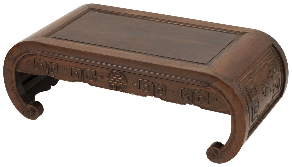 A hardwood scroll music table/ kneeling bench, China, 20th century. 有各种雕刻的细节和带有吉&hellip;