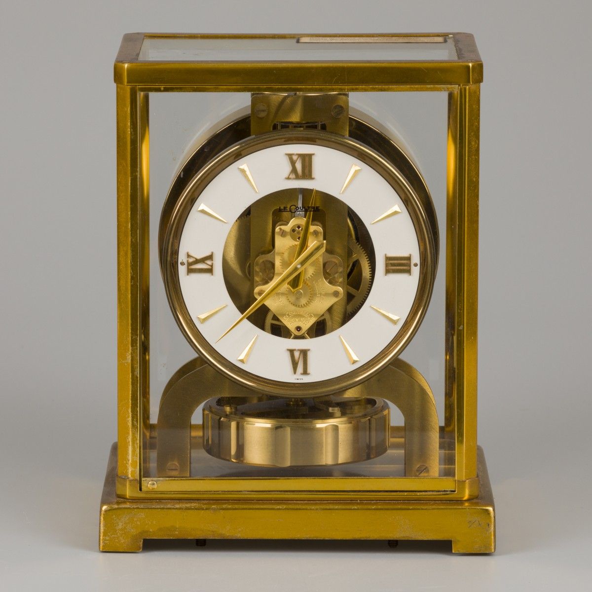 A Jaeger-LeCoultre Atmos table clock, Switzerland, 20th century. 通过空气压力和温度波动实现永久&hellip;