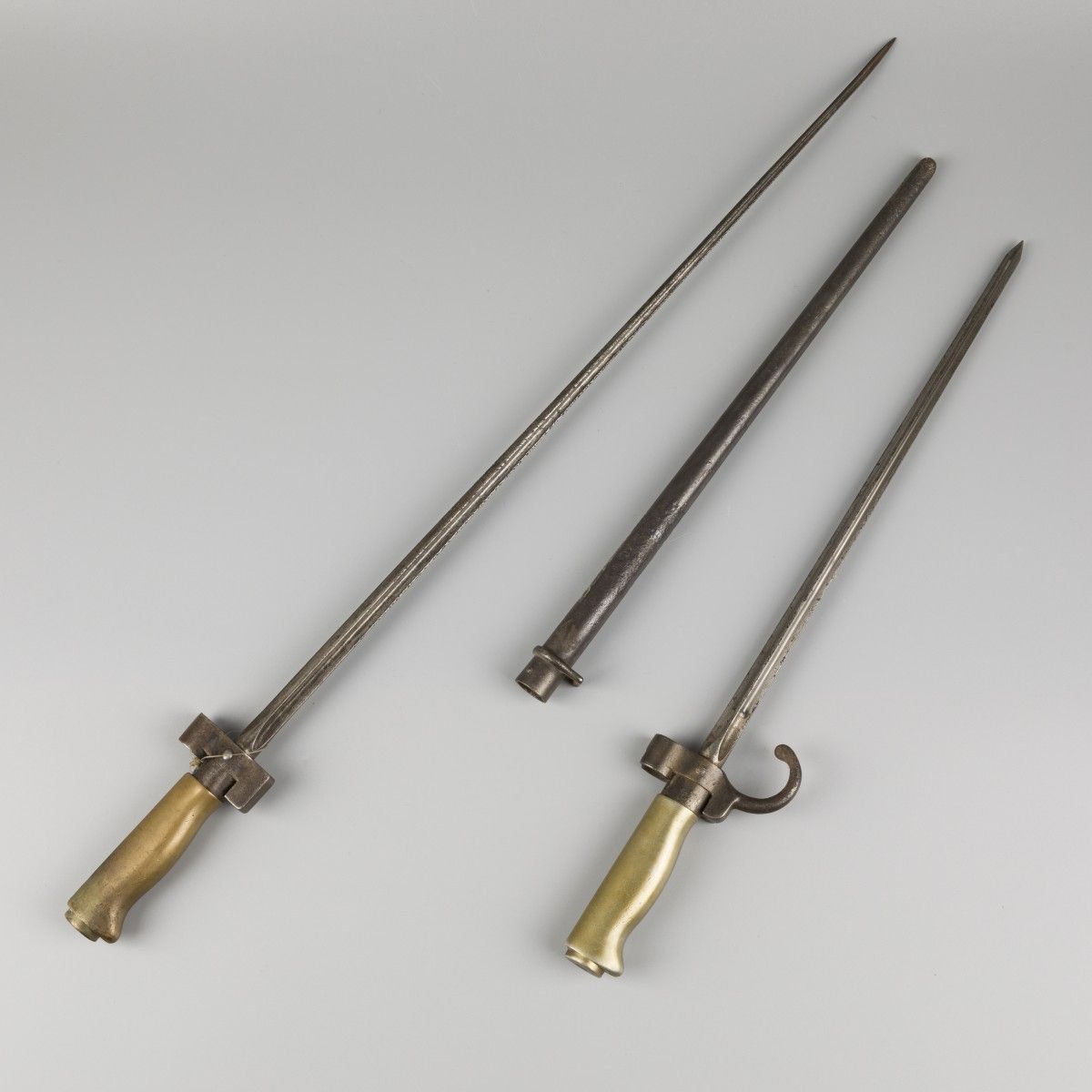 A lot comprised of (2) French Spike Bayonets, WWI, 1st quarter 20th century. Bei&hellip;
