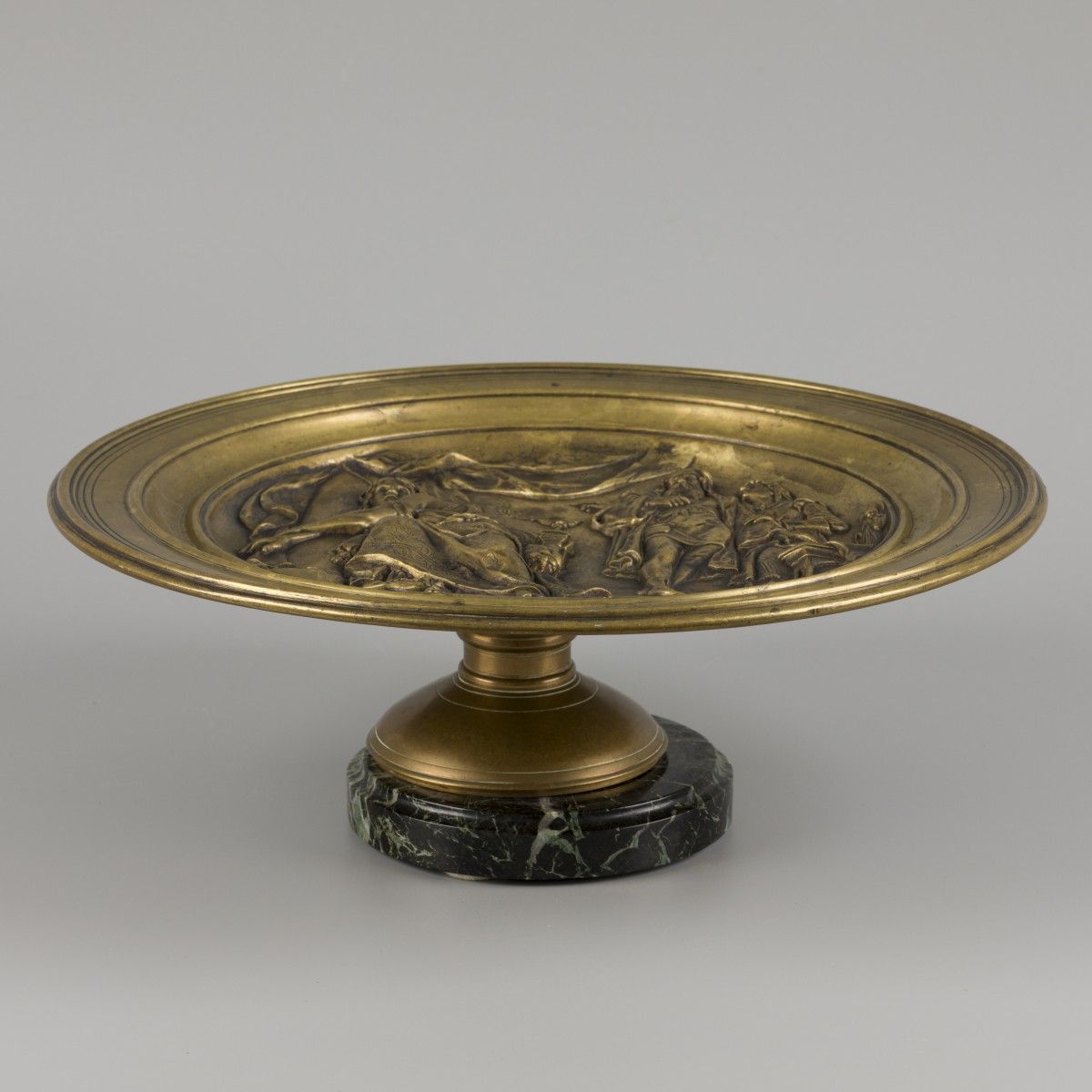 A bronze tazza with decor depicting a scene from 'Macbeth', England, ca. 1930. A&hellip;