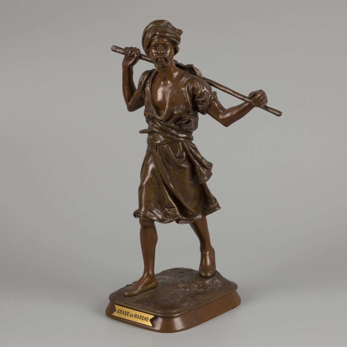 Emile Pinedo (France, 1840-1916), A bronze sculpture of a walking Arab - Arabe e&hellip;
