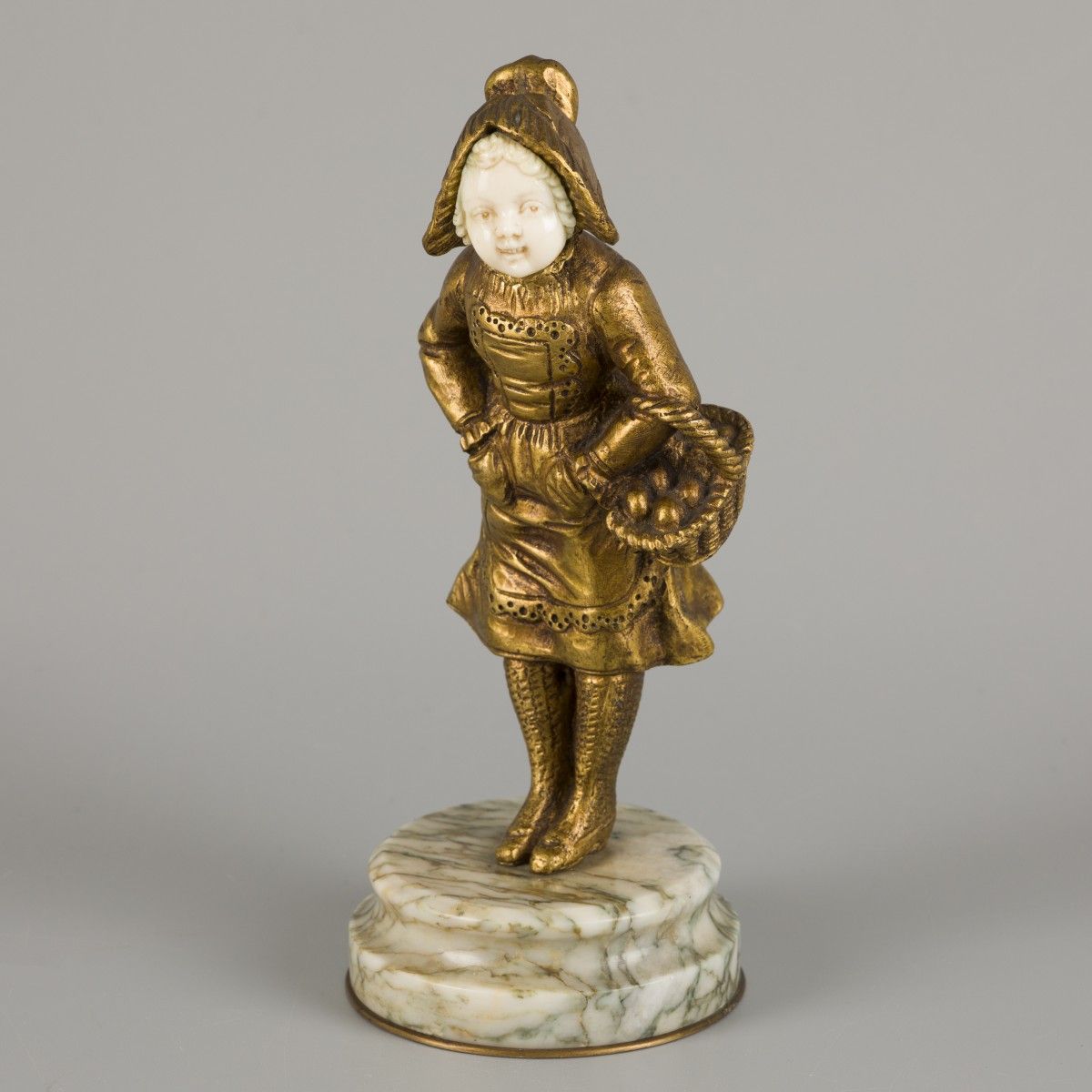 Possibly: Affortunato Gory (XIX-XX), A bronze sculpture depicting a flower girl,&hellip;