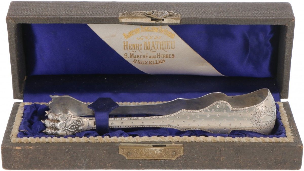 Sugar cube tongs silver. Adroned with engraved decorations and in original case.&hellip;