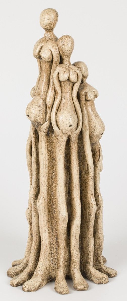 A ceramic group of female figures, 20th century. H. : 40 cm.