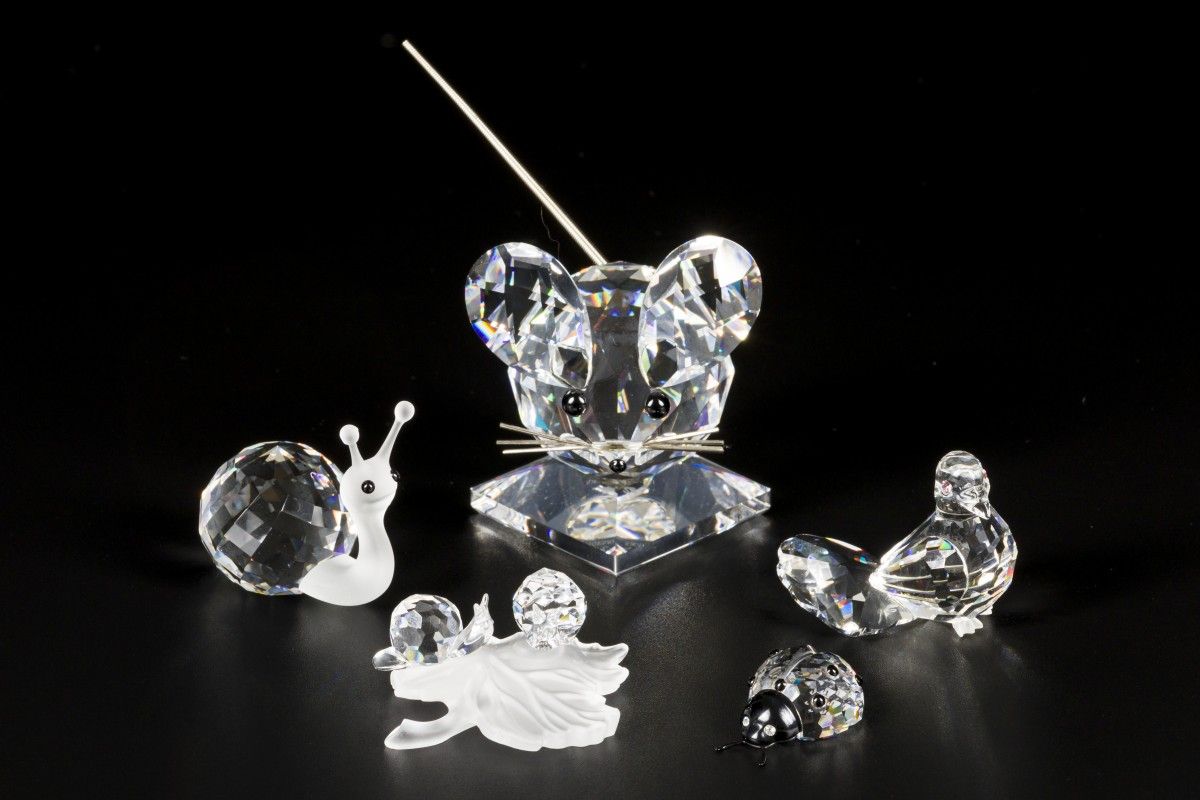 (5) Part lot Swarovski miniatures. Comprend un grand modèle de souris, une cocci&hellip;