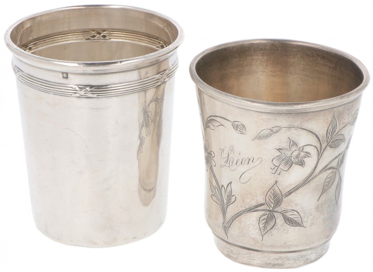 (2) Piece lot of silver drinking cups. 饰有各种模制和雕刻的装饰。法国，19/20世纪，印记。各种印记，铭文。莱昂，-有磨&hellip;