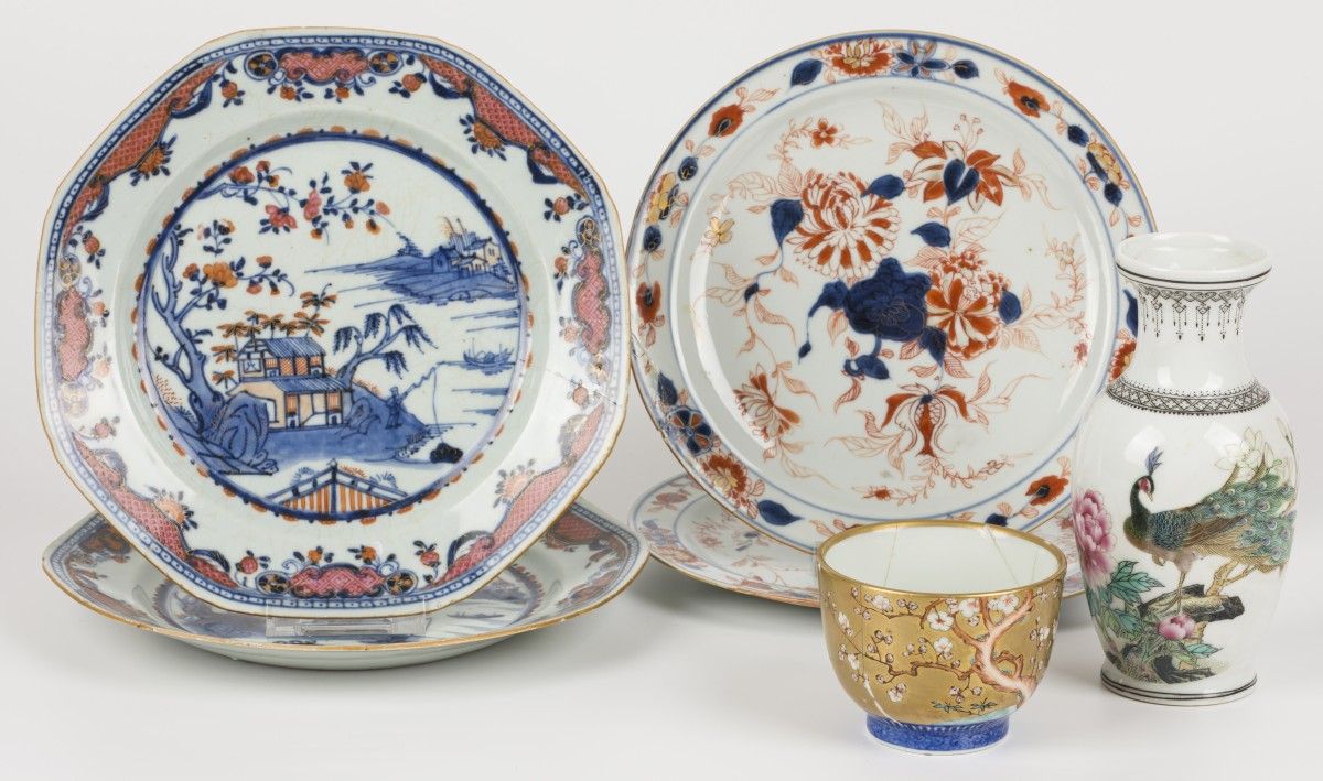 A lot of various porcelain including two plates with imari decoration and a Japa&hellip;