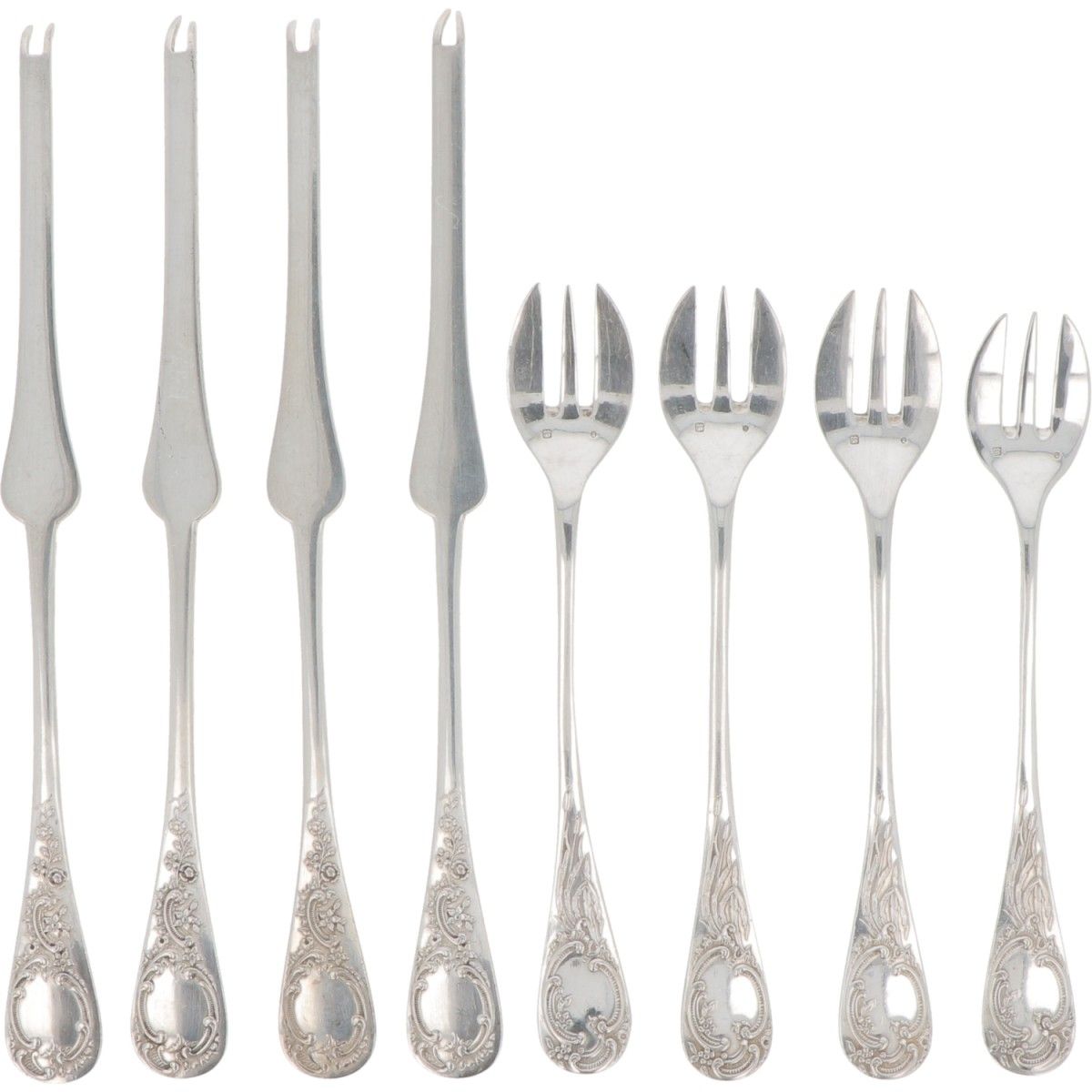 (8) piece set of silver fish cutlery. Eseguita con decorazioni floreali modellat&hellip;