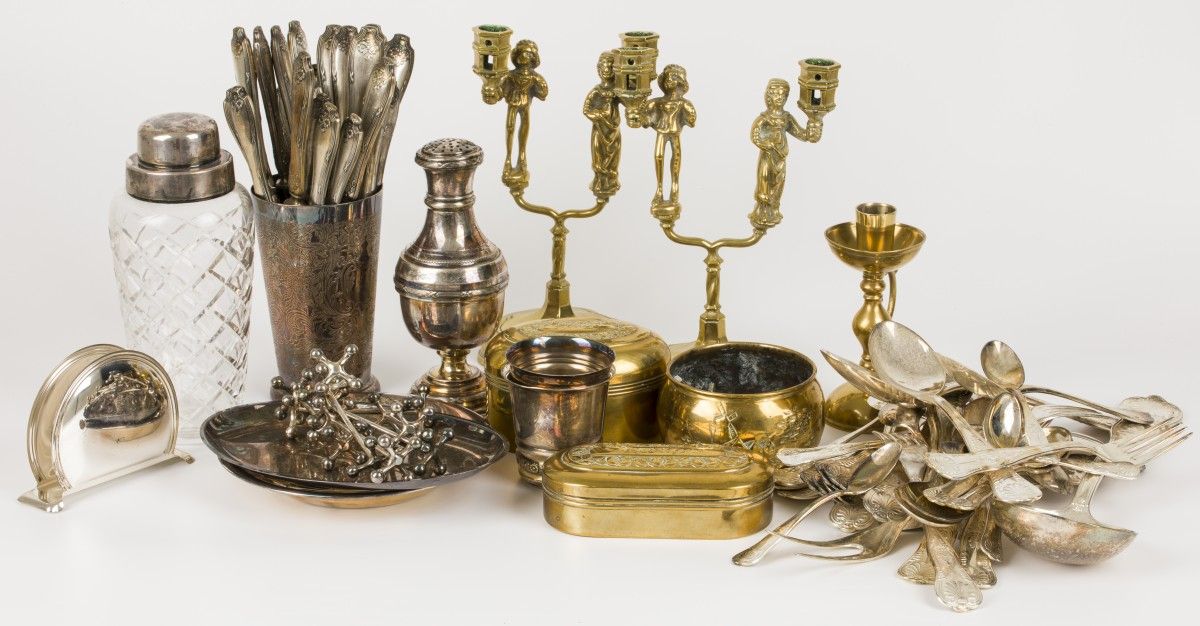 A lot comprising various silver plated items, together with various copper items&hellip;