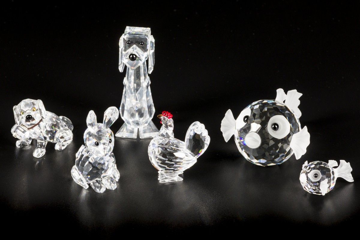 (6) Part lot Swarovski miniatures. Consisting of a cock, two puffer fishes, 2 di&hellip;