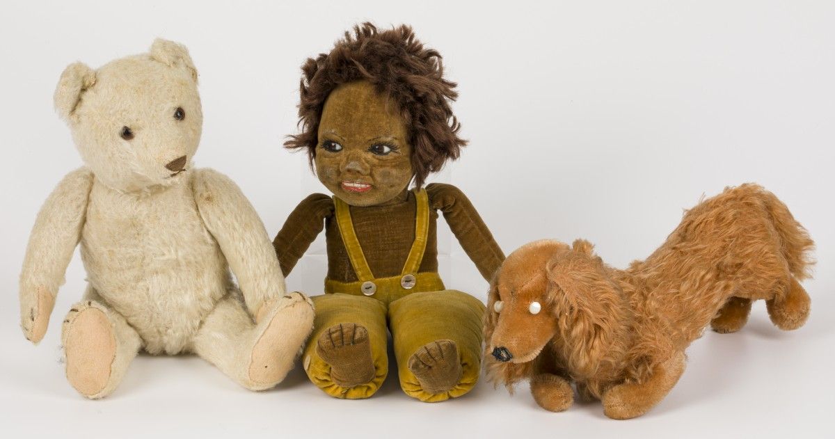 (3) piece lot toy plush toys Composé entre autres d'un ours et d'un teckel. Mili&hellip;