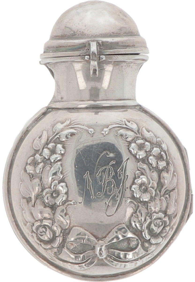 Protective case silver. Für einen Parfümflakon oder eine Taschenuhr bestimmt, mi&hellip;