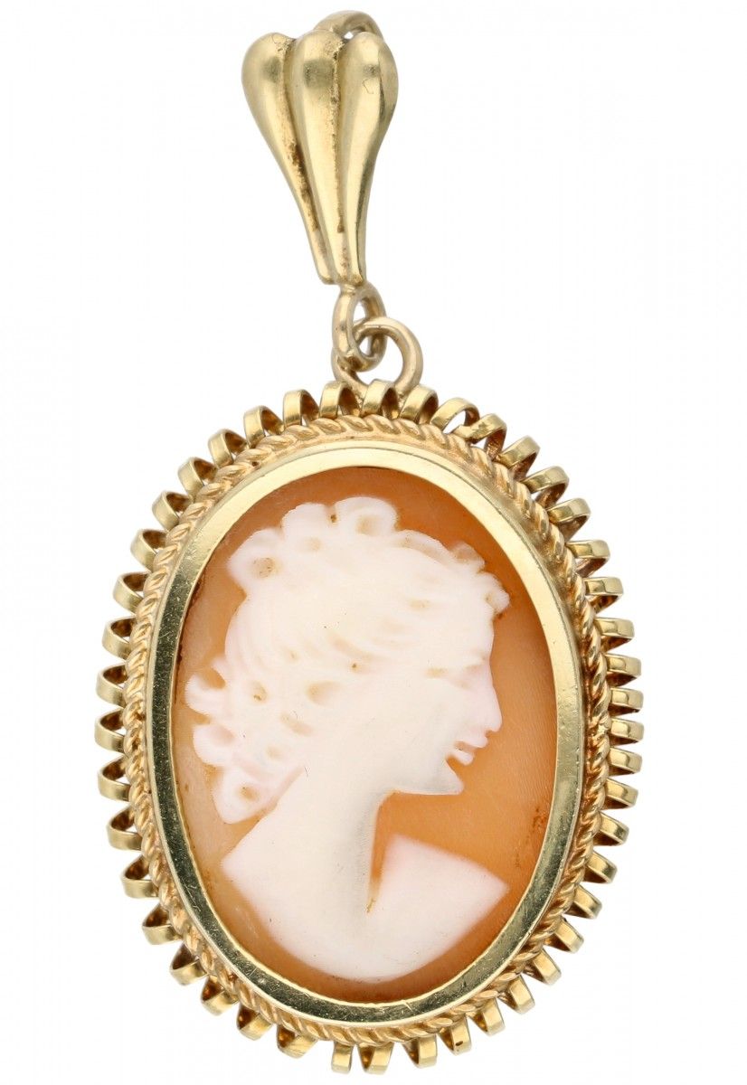 Cameo pendant in a 14K. Yellow gold frame with cord rim. 长x宽：3.7 x 1.9厘米。重量：3.6克&hellip;