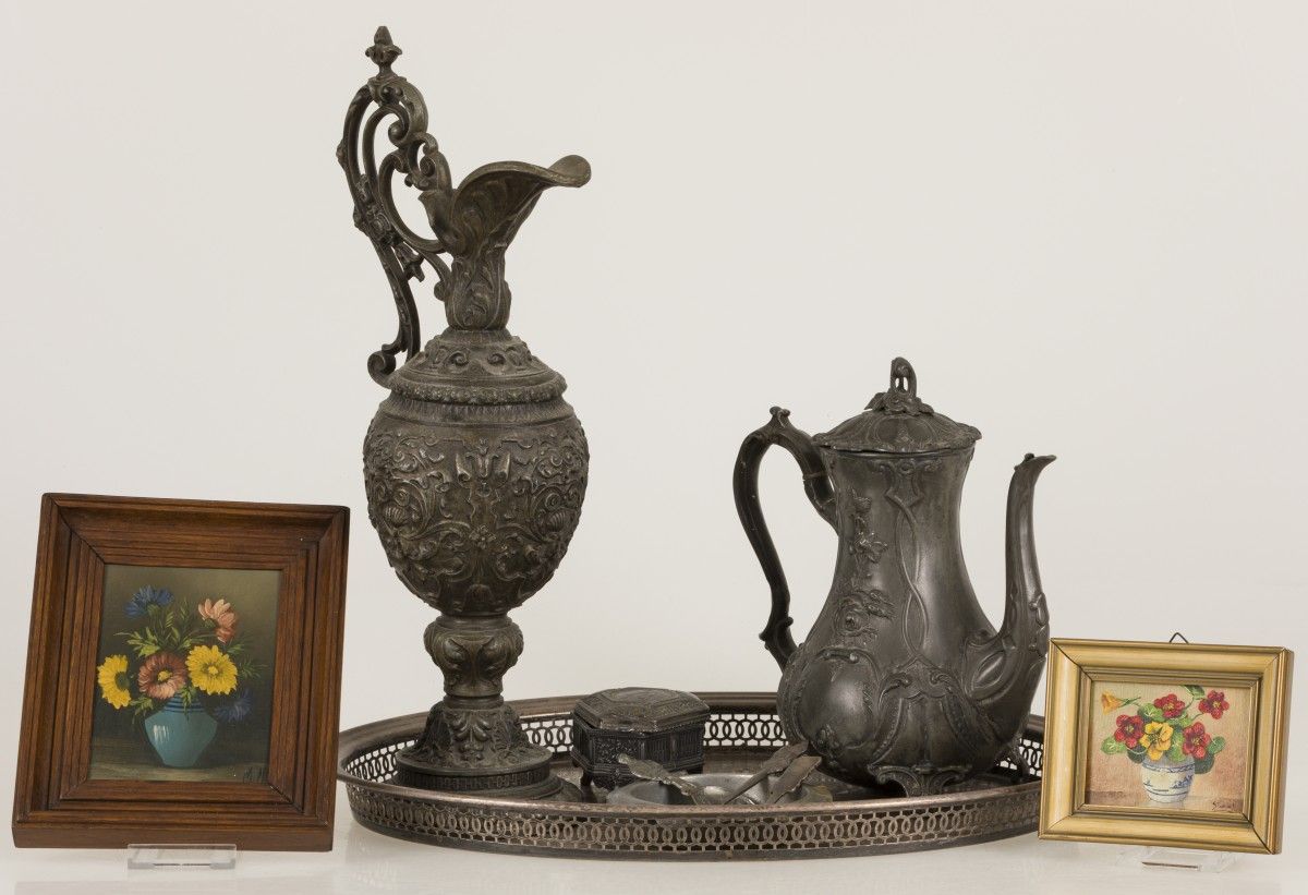 A lot miscellaneous a.W. A ZAMAC decorative jug, 20th century. Insieme a un vass&hellip;
