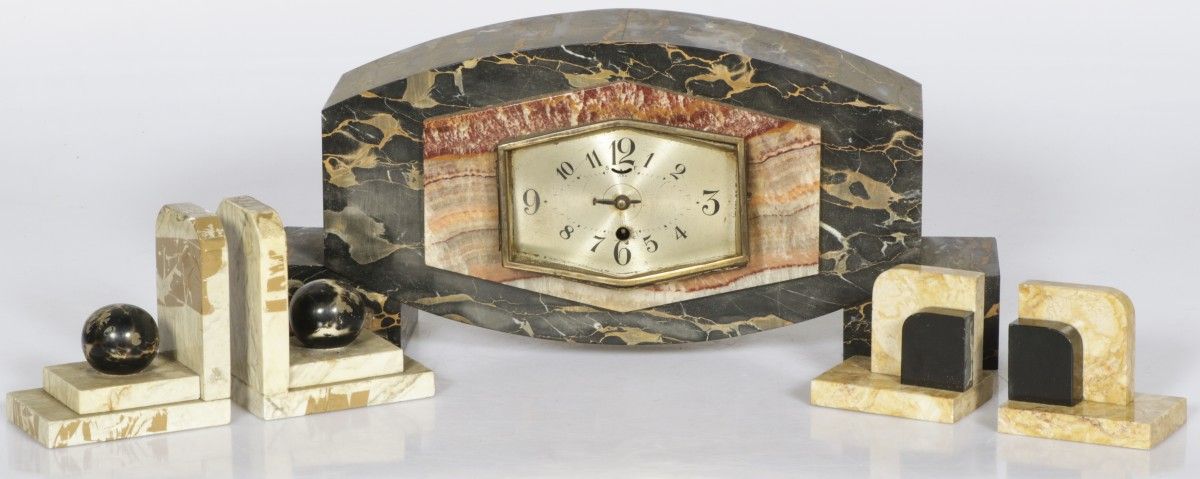 An Art Deco mantle clock and (2) sets of bookends, 2nd quarter of the 20th centu&hellip;