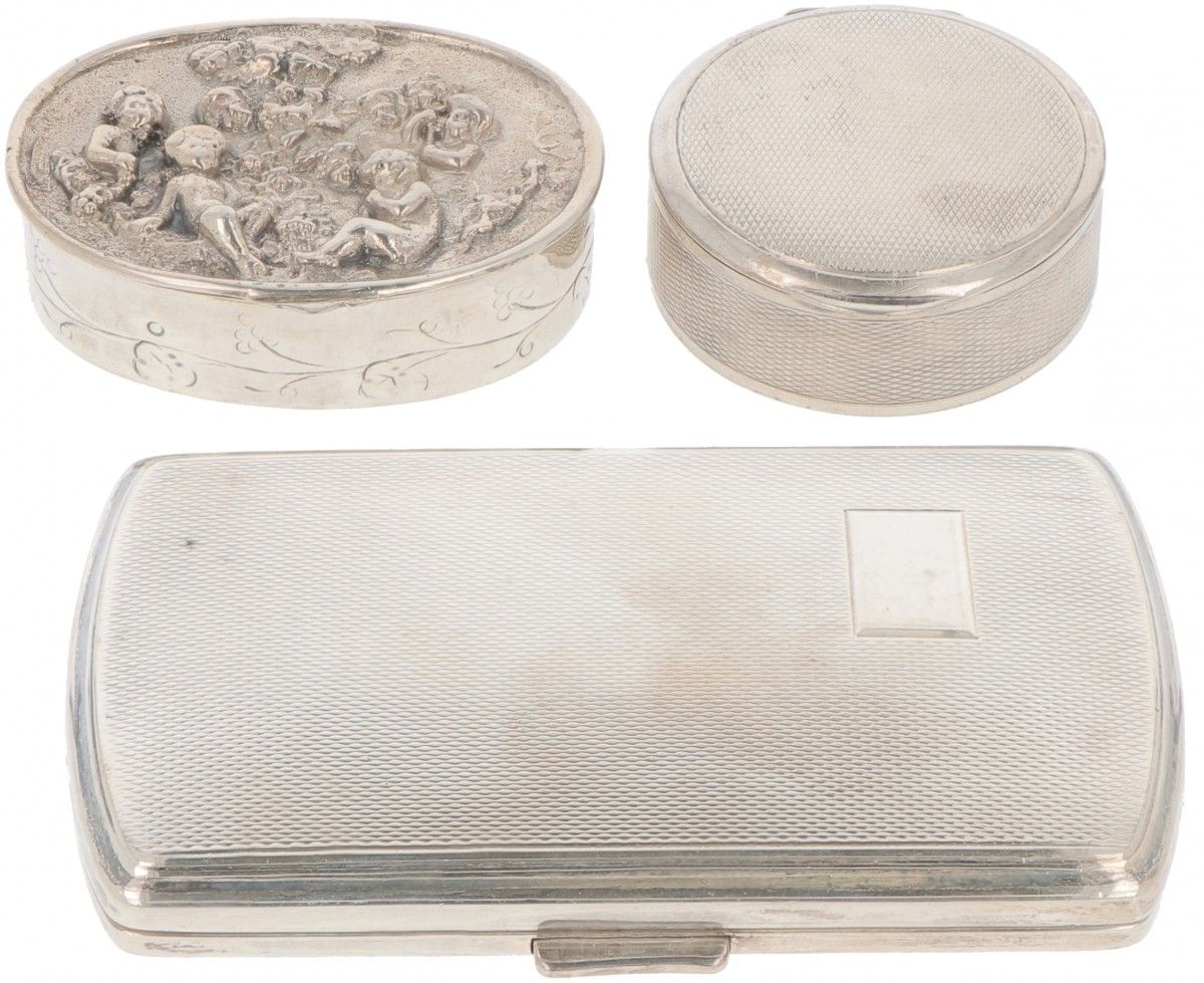 (3) piece lot various boxes Consisting of a cigarette case, a snuff box and a pi&hellip;