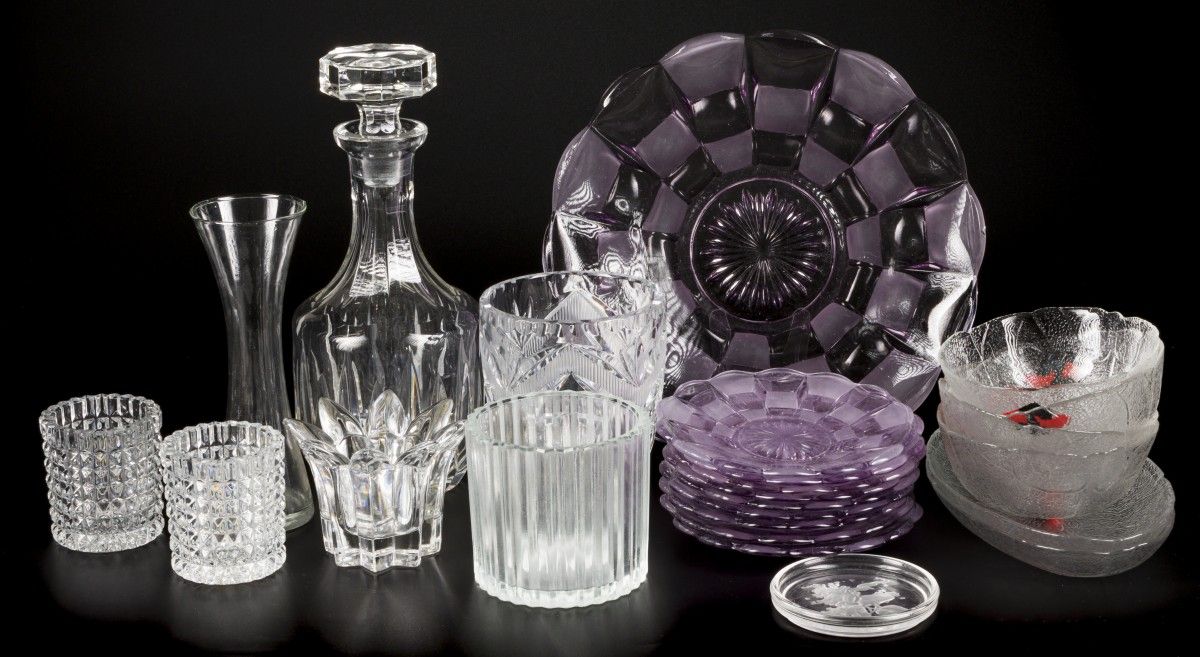 A variety of glassware, including Val Saint Lambert, 20th century. Null