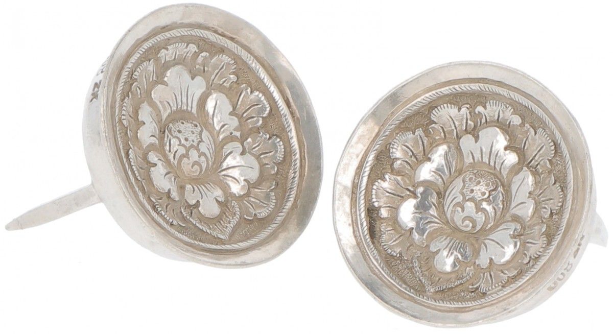 (2) piece set cheese thumbs silver. 带有模制的玫瑰装饰。印度尼西亚，20世纪，印记：800ZK，Z，-有使用的痕迹。25克，&hellip;