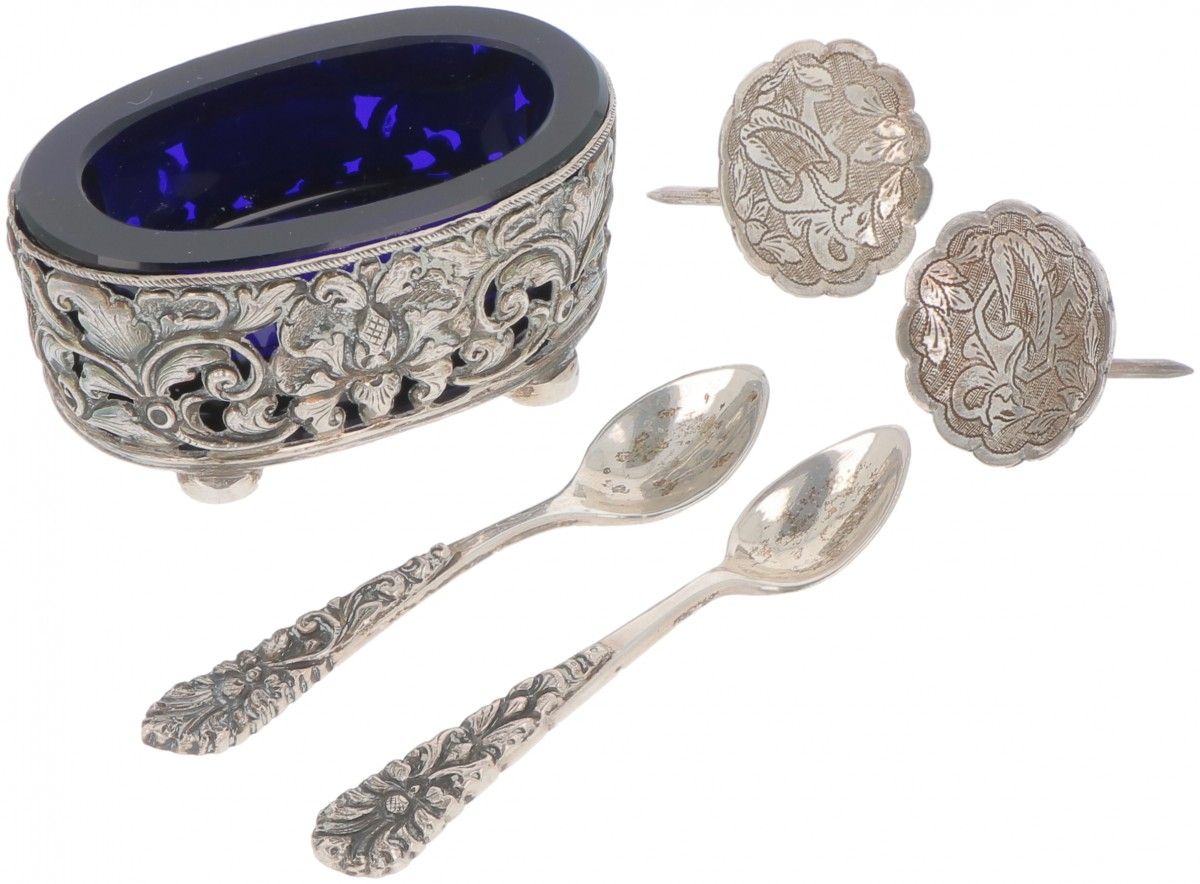 (5) piece lot, various silver. Consisting of a salt cellar with blue glass inser&hellip;