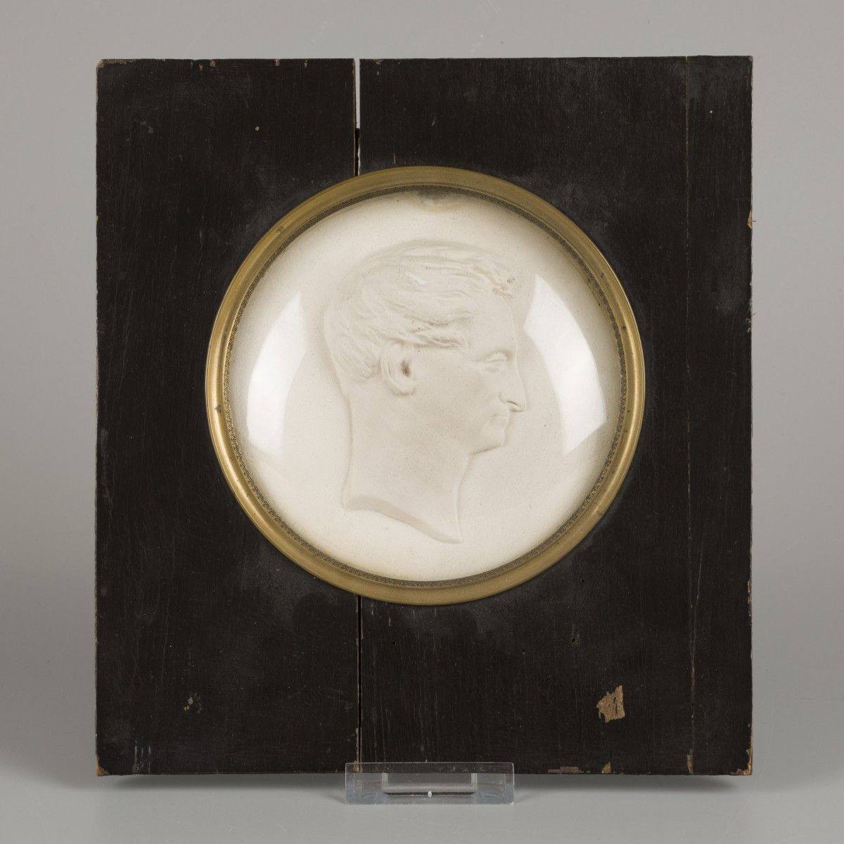 A 19th C. Plaster relief plaquette (tondo) portrait of a man behind concave glas&hellip;