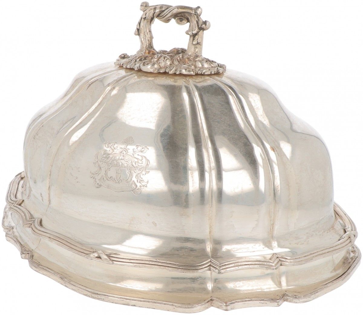 Cloche silver-plated. Beautiful large model with cast and mounted handle and lob&hellip;