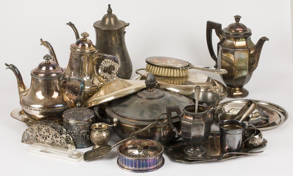 A lot comprising various silvered items, 20th century. Null