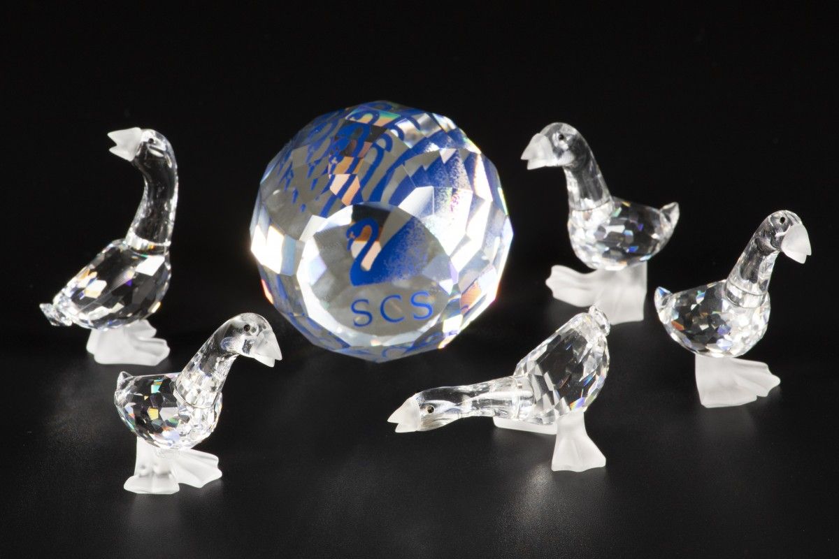 (6) piece lot Swarovski miniatures Consisting of: various geese and a paperweigh&hellip;