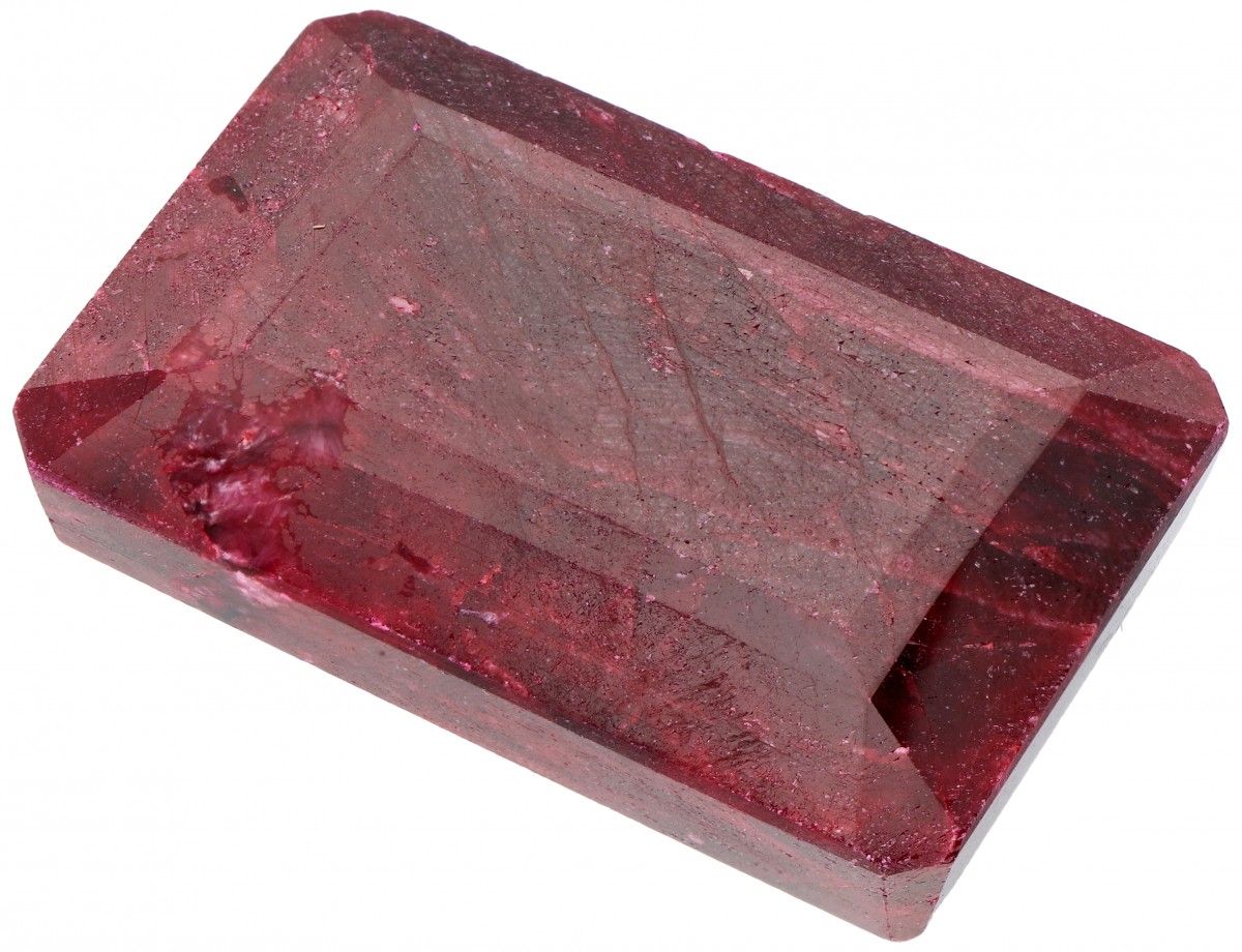 GLI Certified Natural Ruby Gemstone 356.000 ct. 切割。长方形台阶, 颜色: 红色, 重量: 356.000 ct&hellip;
