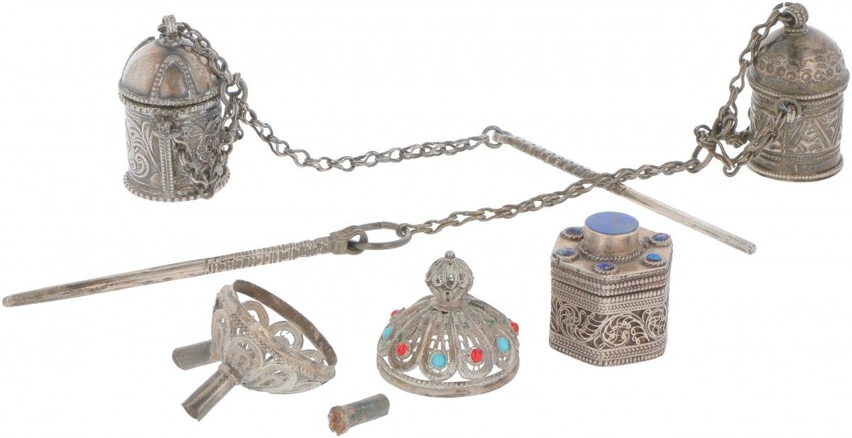 (4) piece various silver. Composé de divers objets orientaux. XXe siècle, poinço&hellip;