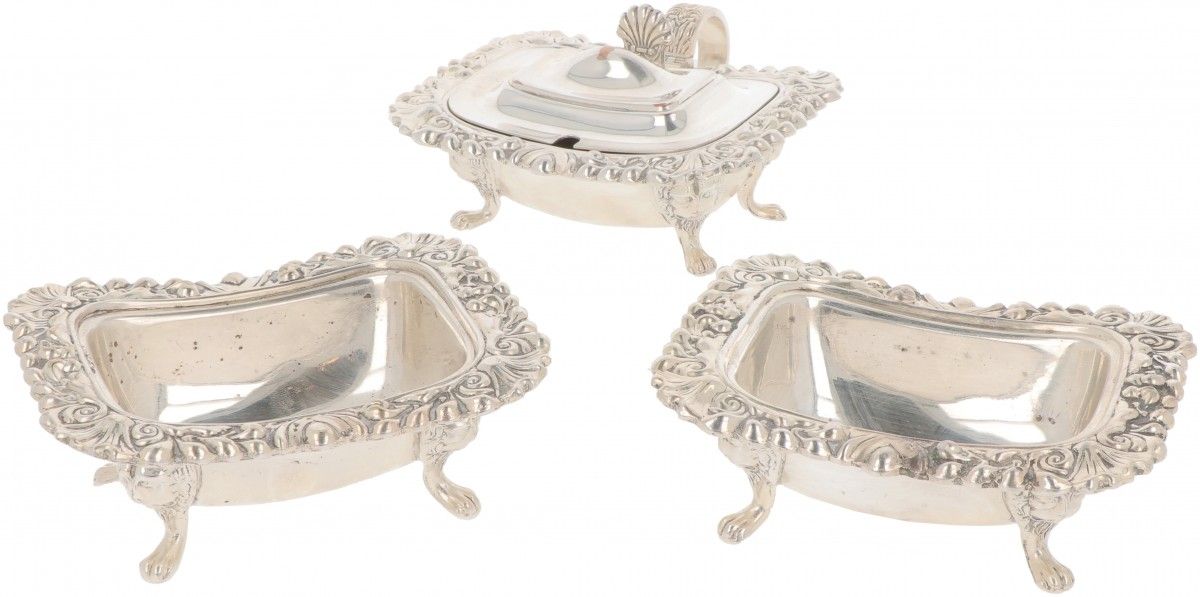 (3) piece condiment set silver-plated. Beautifully decorated model after an olde&hellip;