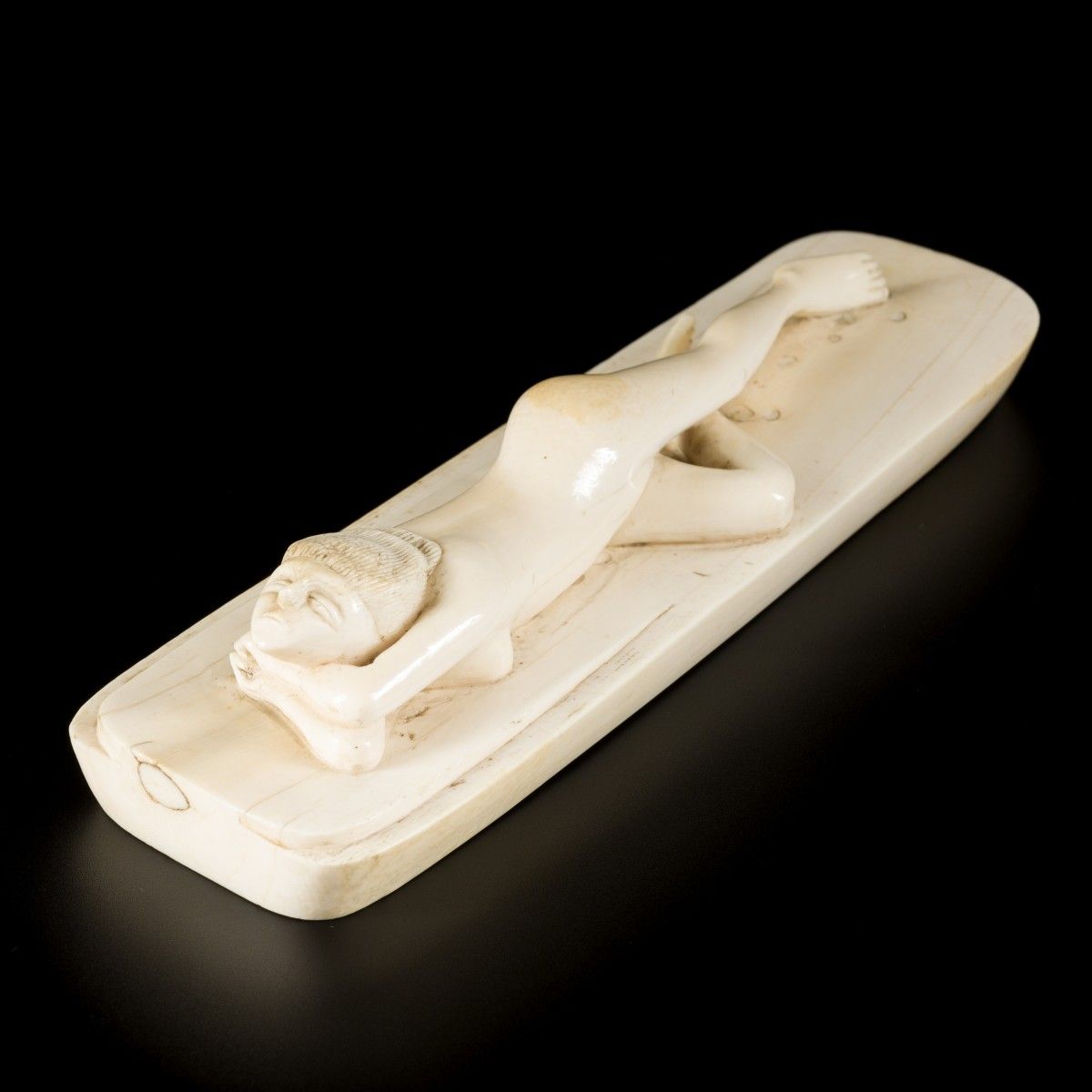 An ivory sculpture of a reclining woman, DRC, first half 20th C. L. : 24,5 cm.