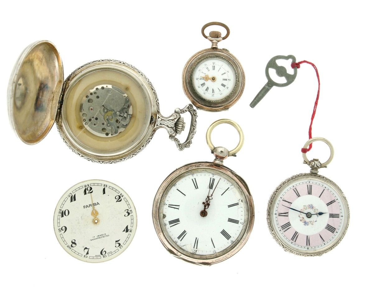 Lot (4) Pocket watches Silver and Steel 机芯未经测试。3个银质和1个钢质 - 重量：193克。估计价值：10-30欧元。