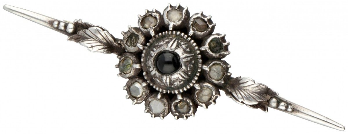 Silver antique flower-shaped brooch set with diamond/glass and onyx - 835/1000. &hellip;