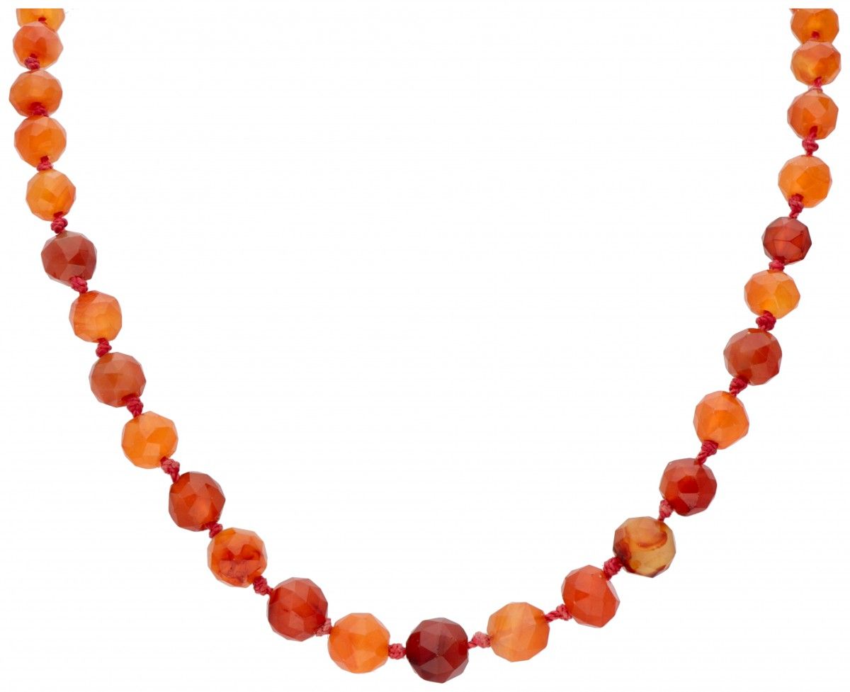Single strand carnelian necklace with a 14K. Yellow gold closure. 红玉髓直径约6.40 - 9&hellip;