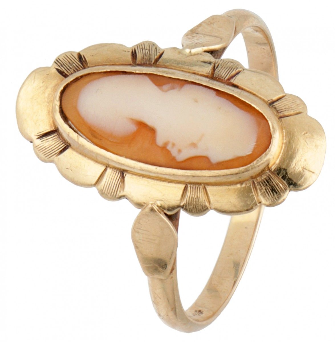 14K. Yellow gold ring set with a cameo. Poinçon : 585. Marque du fabricant : PWH&hellip;
