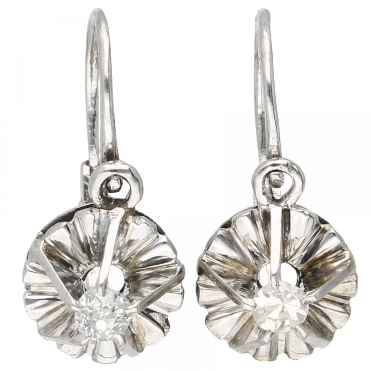 14K. Vintage white gold earrings set with approx. 0.06 ct. Diamond. Besetzt mit &hellip;