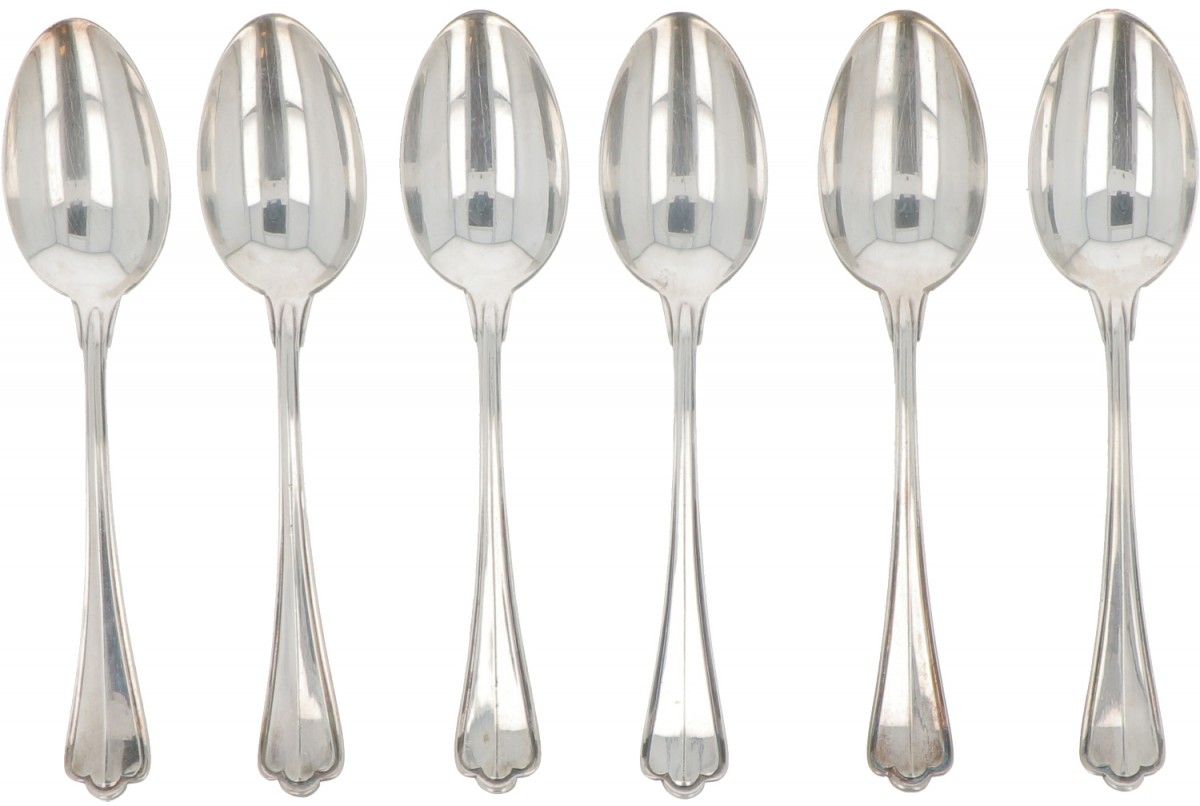 (6) piece set of silver teaspoons. Avec des poignées stylisées. Italie, Padoue, &hellip;