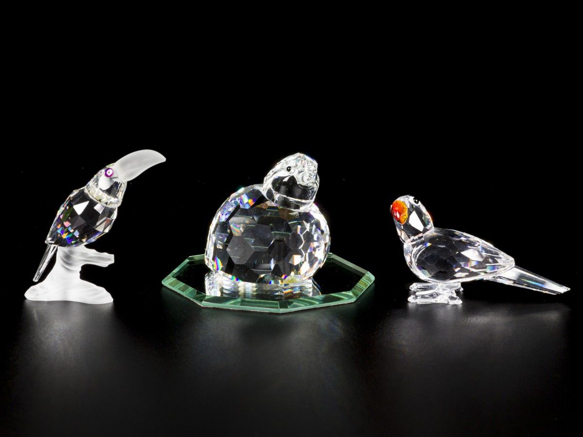(4) piece lot of Swarovski miniatures Consisting of 3 birds and a mirror plateau&hellip;