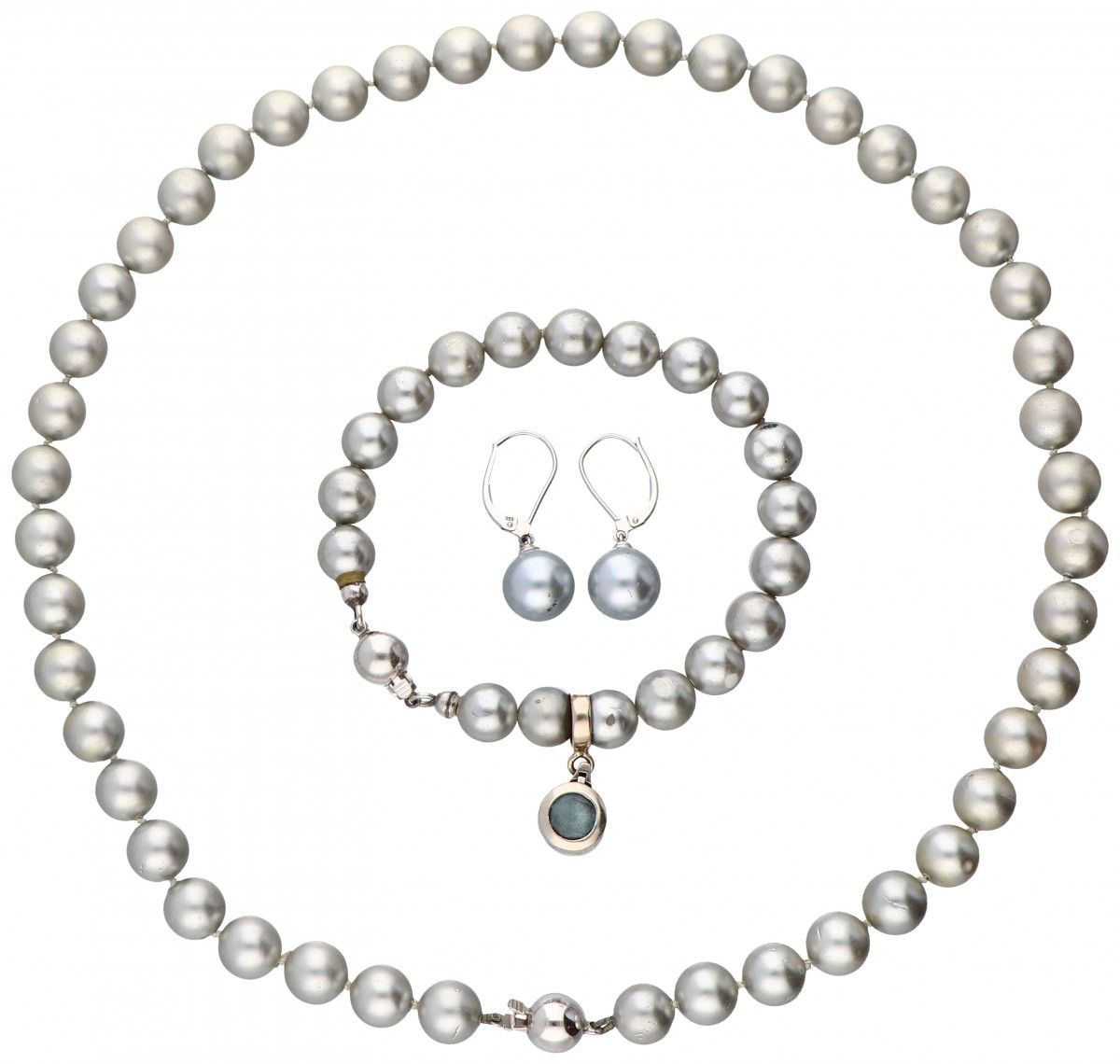Set of pearl necklace, bracelet and earrings with 14K. White gold closures and p&hellip;