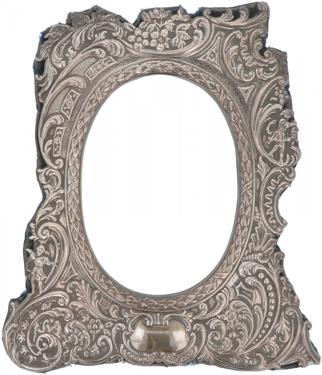 Photo frame silver. Ziselierter Blumen- und Rocaillendekor, auf Holzrahmen monti&hellip;