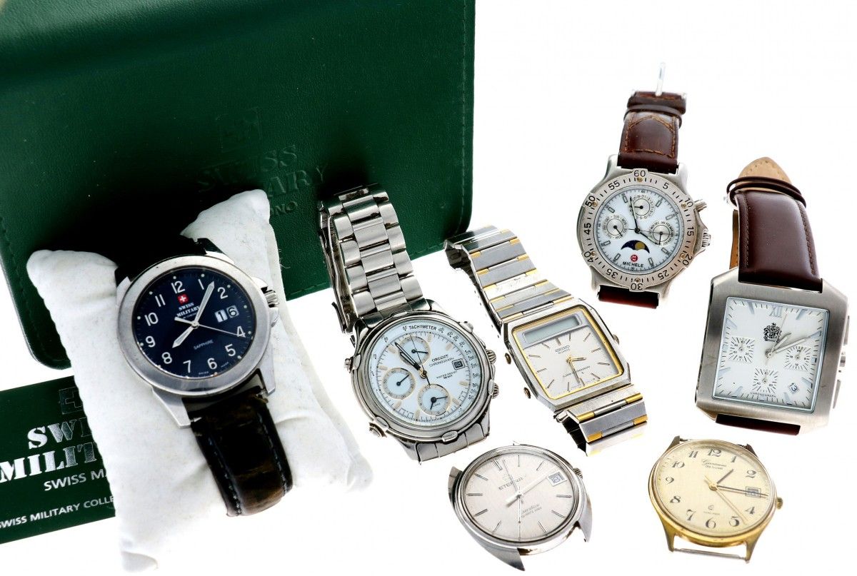 Lot (7) watches. Relojes usados.