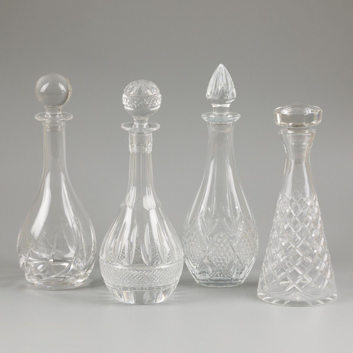 (4) piece lot of carafes / decanters En cristal, 20ème siècle, en état non utili&hellip;
