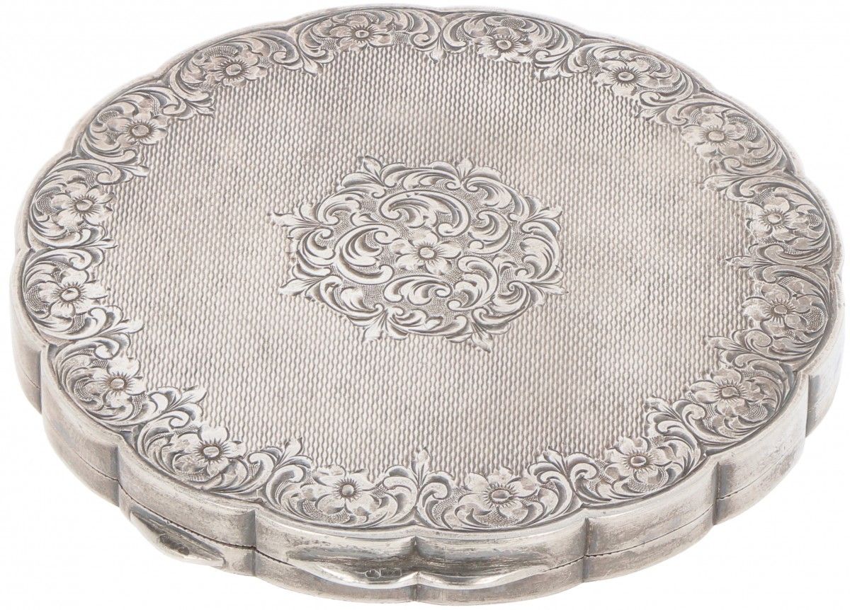 Compact make-up mirror, silver. In lobed shape with engraved rocaille and palm l&hellip;