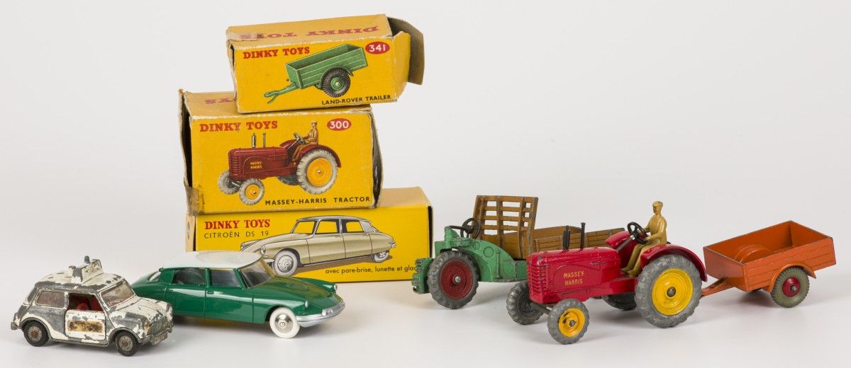 (5) piece lot Dinky toys 由以下部分组成300Massey Harris拖拉机，带原箱（箱体有损坏），341Land-Rover拖车，带&hellip;
