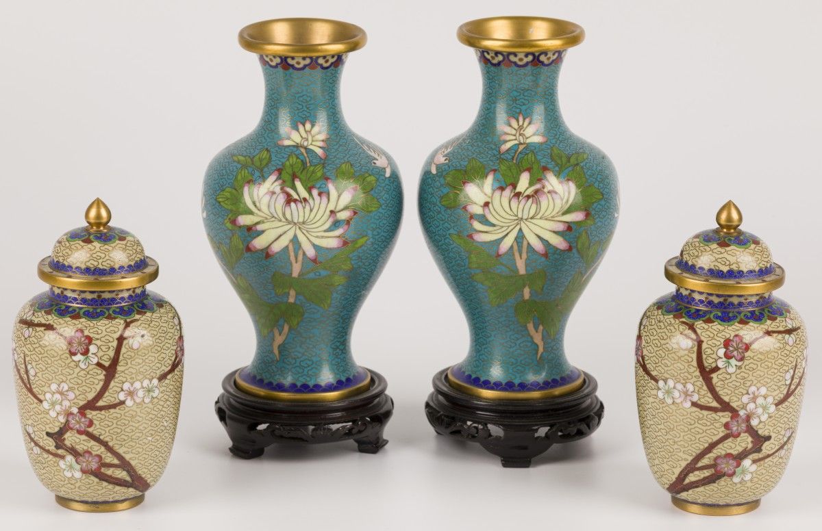 A lot comprising (4) cloisonne vases (2 x 2) a.W. (2) lidded vases with decor of&hellip;