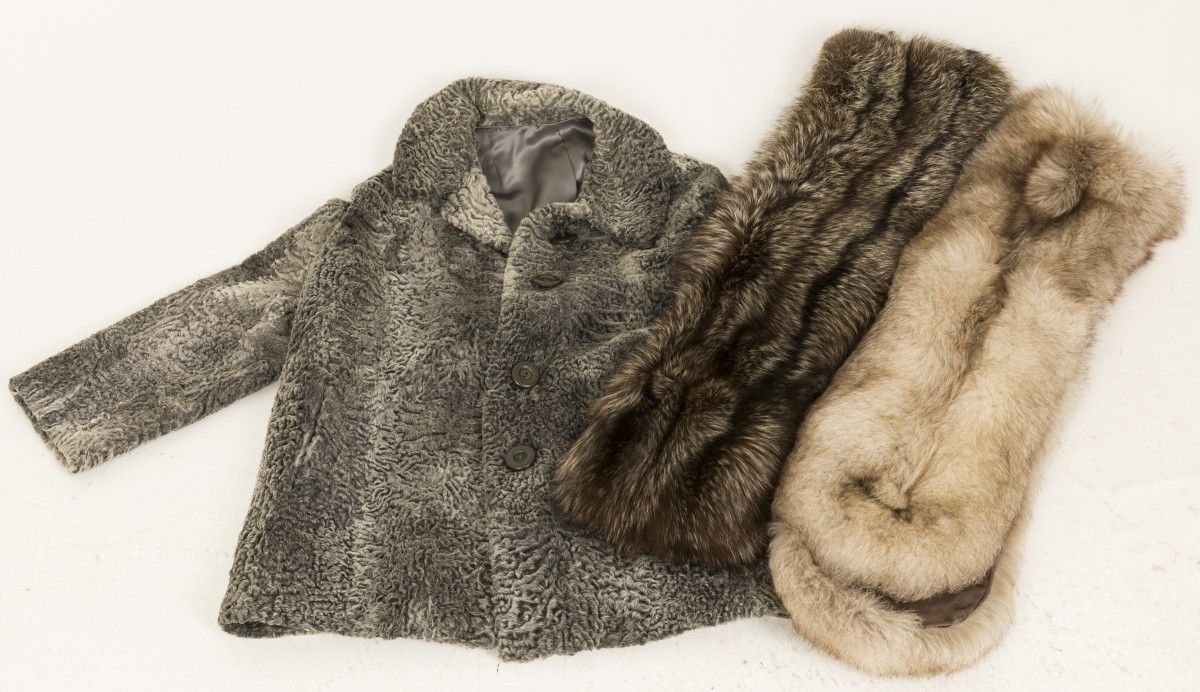 A lot comprised of (3) various fur clothing items, jacket and (2) stola's, 20th &hellip;