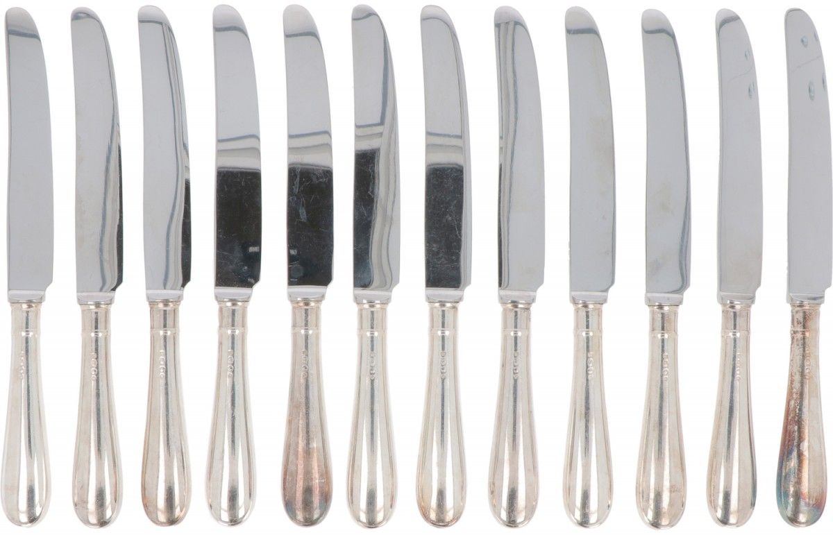 (12) piece set of breakfast knives silver. Muni de poignées remplies. Pays-Bas, &hellip;