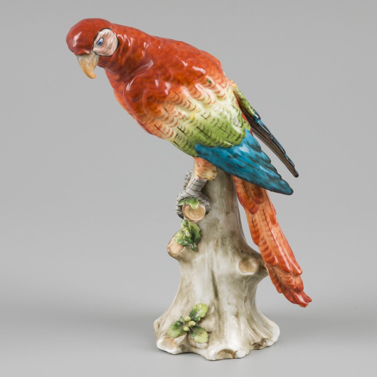 A porcelain sculpture in the shape of a parrot, Ernst Bohne und Sohne - Volksted&hellip;