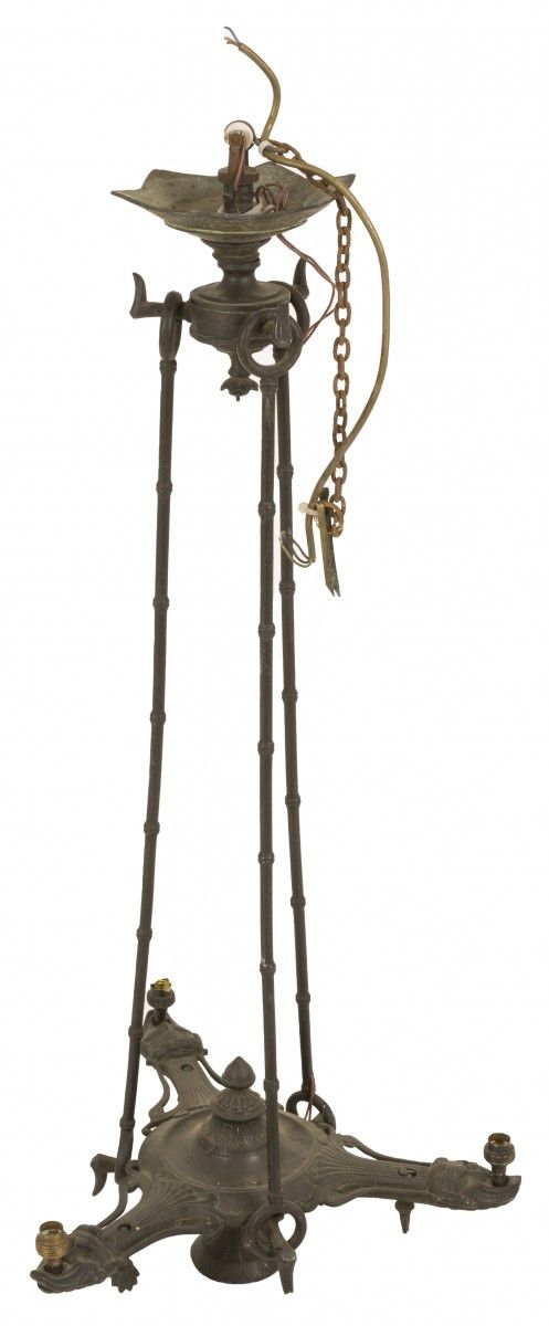 A bronze three-light pendant lamp, France, 2nd quarter 20th century. Colgada en &hellip;