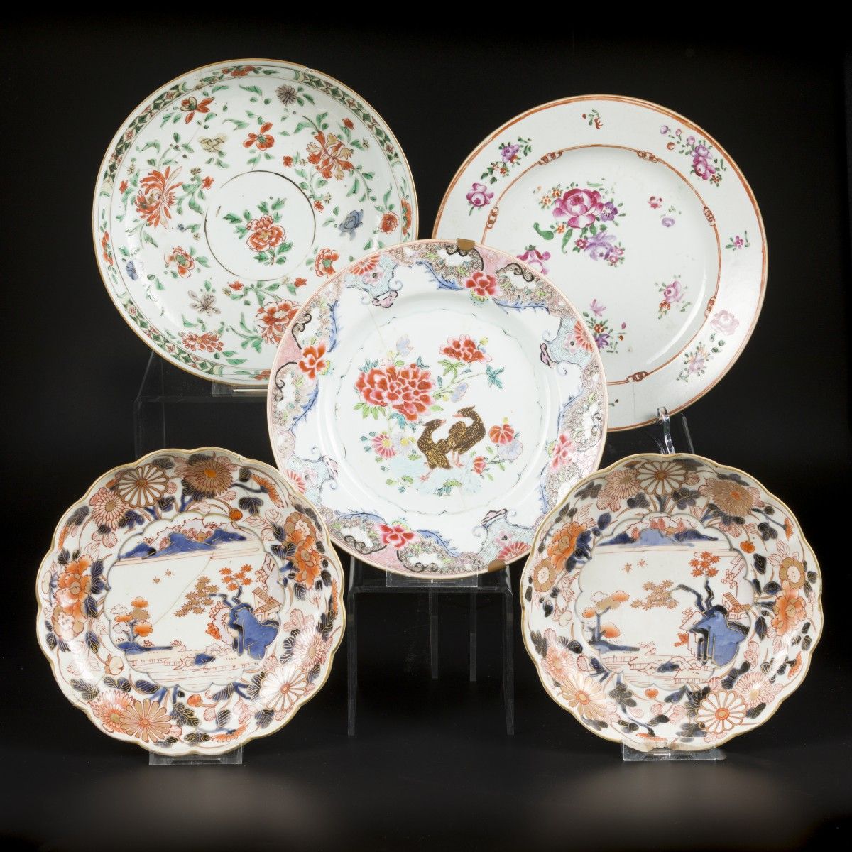 A lot of 5 different plates: 1x Famille Verte, 2x Famille Rose all Chinese 18th &hellip;